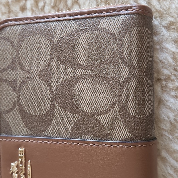NWOT Coach Signature Leather Zip Around Long Wallet 🤎💛 - Picture 4 of 16